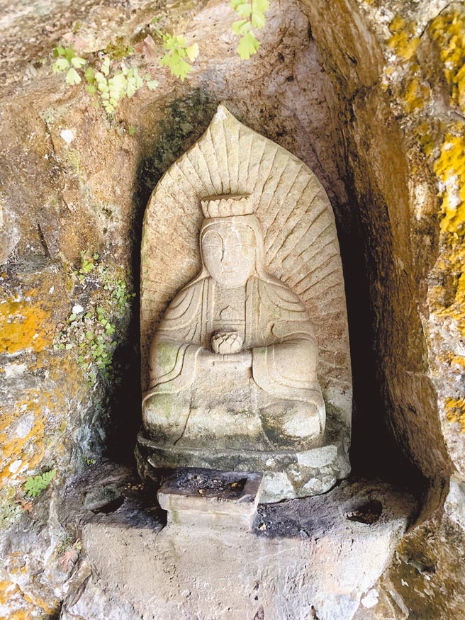 太鲁阁国家公园境内的「观音石像」去年遭恶意人士破坏，不过因不具文化资产身分，仅能裁处3千元罚锾。（花莲县议员魏嘉彦提供／罗亦晽花莲传真）