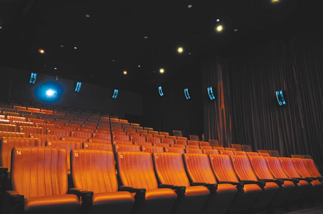 哈拉影城推出10人即可包场的家庭剧院防疫专案。（哈拉影城提供）