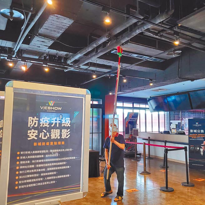 威秀影城进行影厅全面消毒工作。（威秀影城提供）