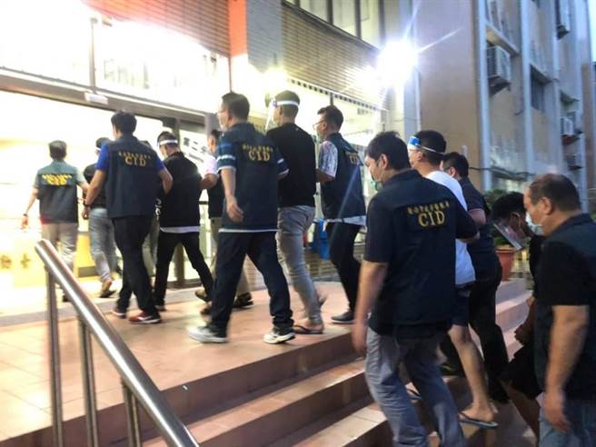 台南市警二分局破获一起赌债押人案件，循线逮捕14人移送法办。(民眾提供／曹婷婷台南传真)