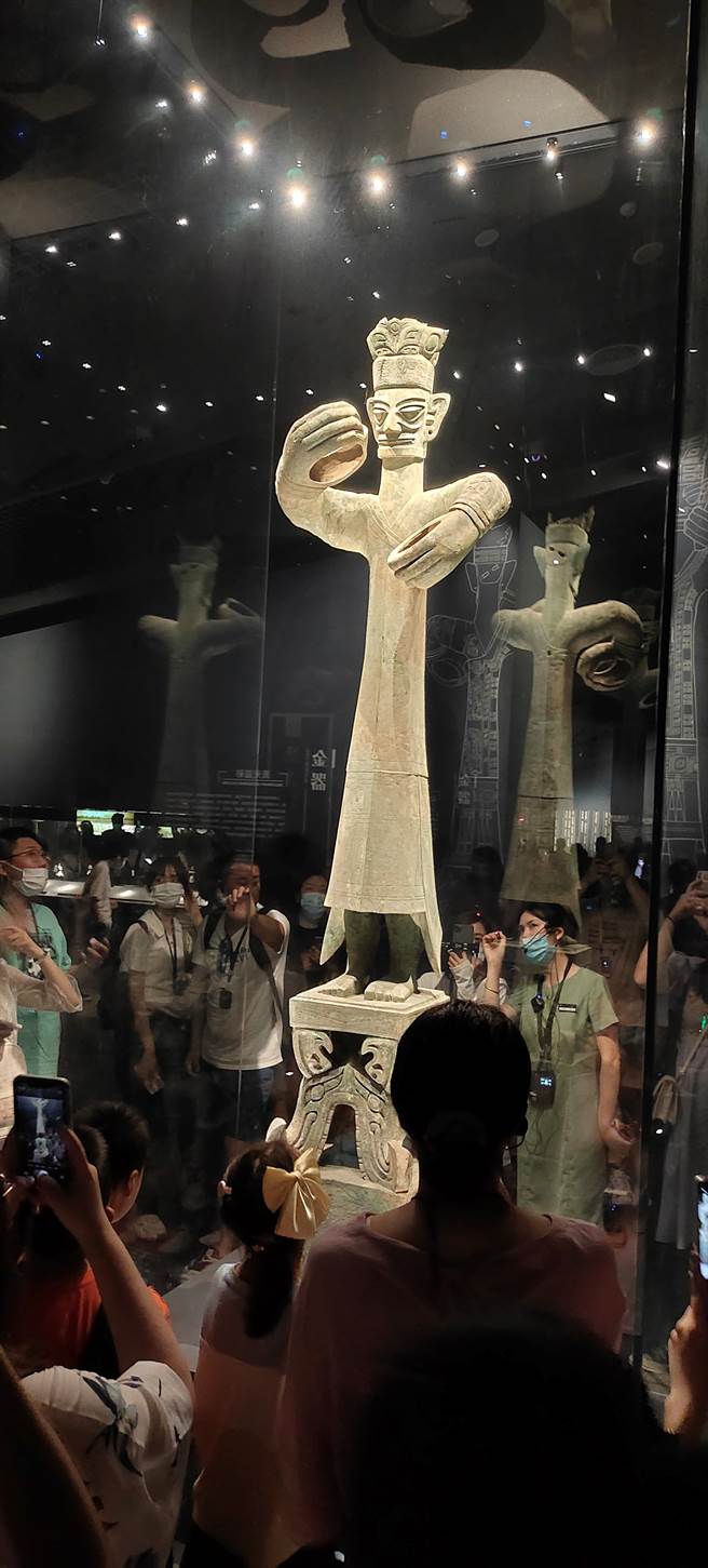 三星堆博物馆大立人。(图／旺旺中时文化传媒提供)