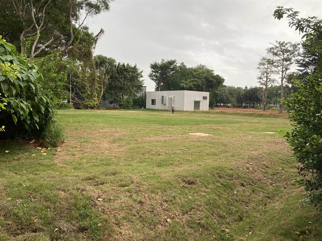 因应设置水质改善工程，日前位于中山运动公园的槌球场暂停开放，环保局表示，待9月竣工，槌球场草坪将不受设施影响，依旧开放恢復使用。（环保局提供／萧灵玺桃园传真）