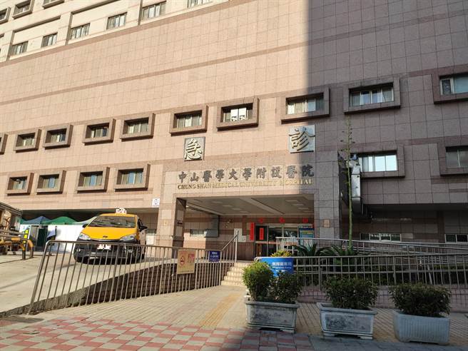 在中山醫學大學附設醫院排班的小黃司機，目前仍住加護病房治療中。（張妍溱攝）