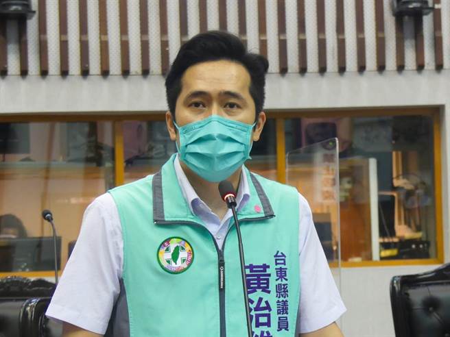 台東縣議員黃治維14日在臉書發文爆料指「台東縣政府將斥資4200萬招待台東縣民一日遊」，並貼出縣府招標資訊系統截圖。（台東縣議會提供）