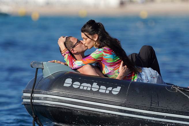 貝拉哈蒂德和新男友馬克卡爾曼打得火熱。（圖／達志提供）