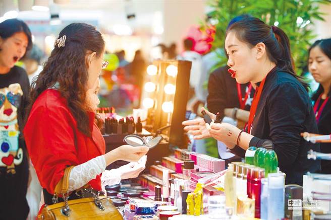 中国宏观经济能否完全实现常态化，依然面临一定的风险挑战。（中新社图）