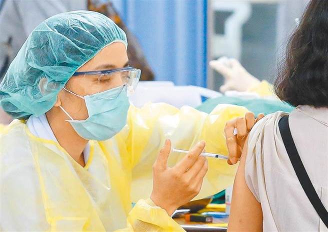 社区日照机构开放指引出炉，送托者需打完疫苗满14天。（本报系资料照）