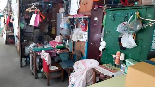 新北市莺歌清洁队资收厂长年隐身在国道1号高架桥下，100多位队员出勤用餐、机具进出都必须待在桥底，环保局计画将回收厂迁往陶博馆二期工程用地，兴建4840坪的「莺歌区清洁队工作场区」，预计2023年完工。（苏泓钦提供）
