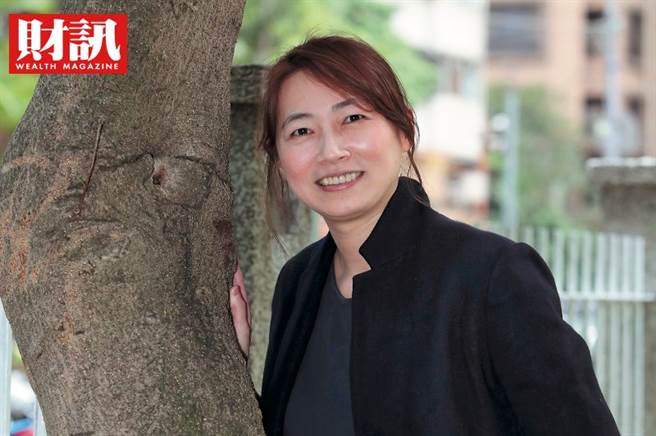 从阿里山上的樱花树到台北市区的老松树，全台各地都有詹凤春救树的身影。(图/财讯提供)