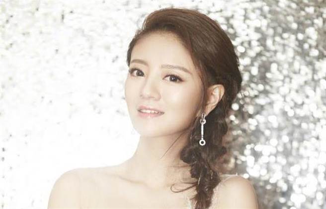 安以轩家境显赫，安奶奶是东区知名大地主。（图/安以轩 脸书）