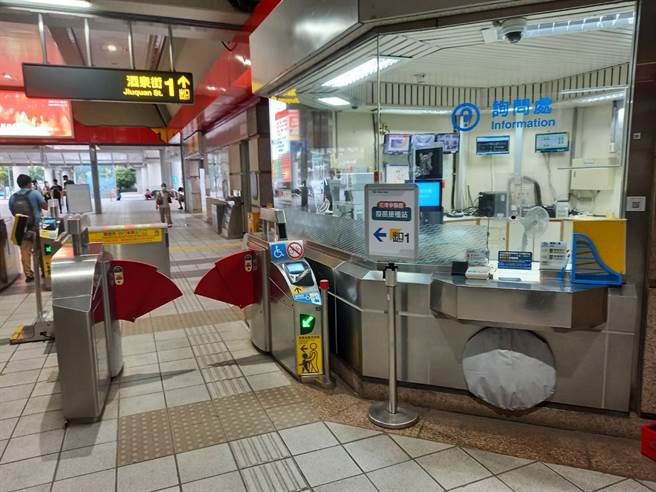 即使微解封，北捷仍持续清消抗疫，为了给旅客一个安心放心的乘车环境。（图/取自北捷官网）