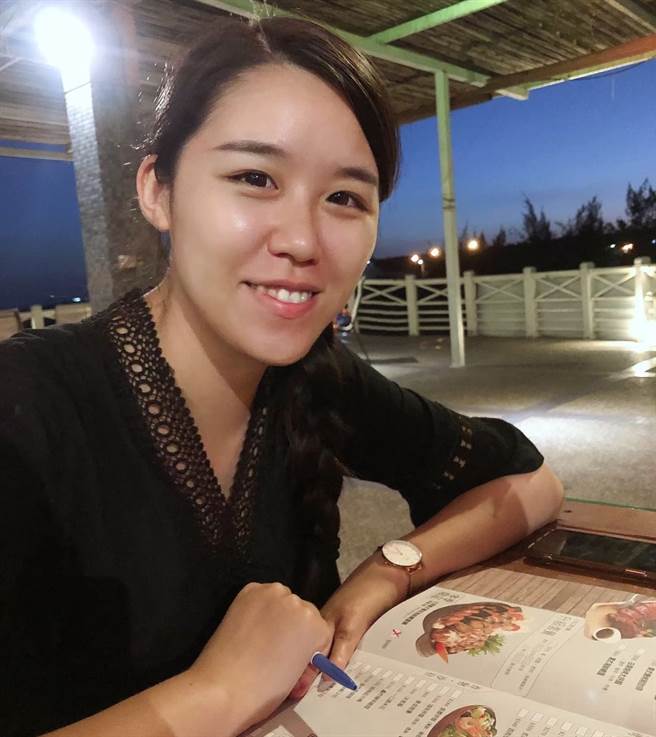 黄黛闵从行销的工作转职到永庆房屋担任房仲经纪人，挥别过去低薪的生活。(图/永庆房屋提供[疫情前拍摄])