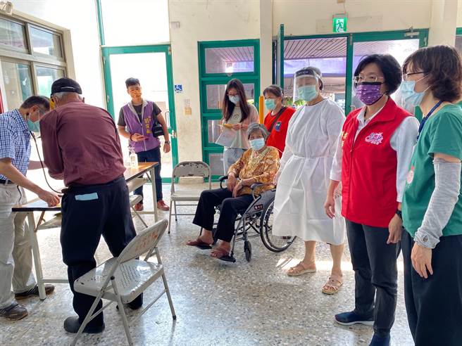 彰化縣65歲以上施打疫苗已經達到13萬3023人，已經達到60％。（彰化縣政府提供／吳敏菁彰化傳真）