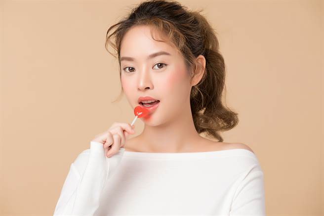 巨蟹座、天蝎座、双鱼座的女人是男人的天菜，让人欲罢不能。（示意图／shutterstock）