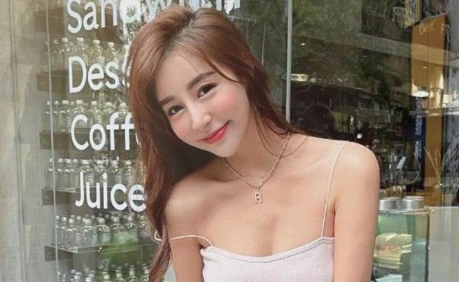 空姐Rita因外型亮眼，經常受邀到綜藝節目裡。（圖/Rita IG)