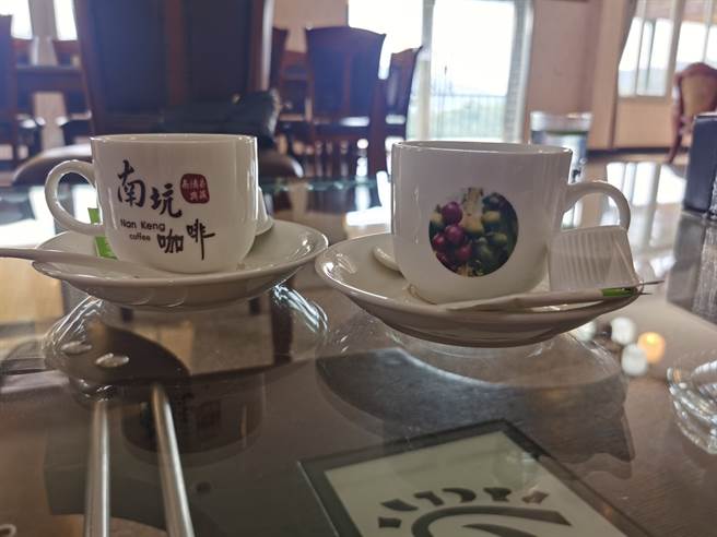 南坑咖啡生态观赏园在2010年春节对外开放，最多的时候一天可以卖出4000杯咖啡。（闫旭 摄）