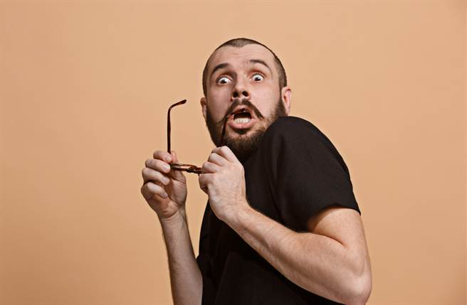 金牛座、天秤座、双鱼座、巨蟹座的人一旦信任一个人，就不会防范对方，导致时常被熟人欺骗。（图／Shutterstock）