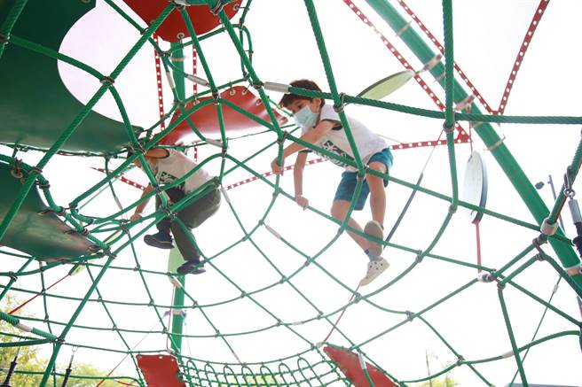 台中市建设局推动美乐地计画，已新辟及改善109座共融公园及290处附设儿童游戏场。（资料照．台中市府提供／卢金足台中传真）