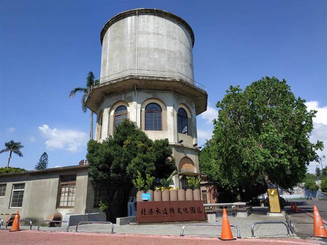 微解封迎宾，云林县北港游客中心开放窗口与线上服务。（张朝欣摄）