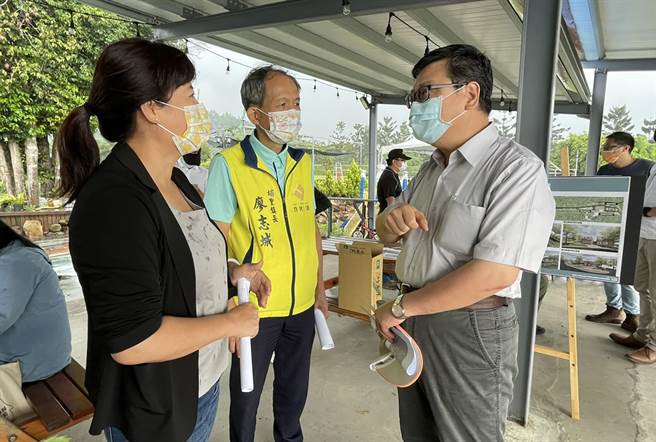 打造埔里虎头山空域游憩，山顶拟规划观景台，交通部观光局、行政院中部联合服务中心及埔里镇公所，日前前往会勘。（埔里镇公所提供／黄国峰南投传真）