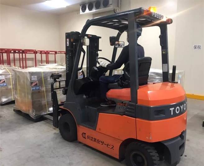 日本援赠第三批AZ疫苗，谢长廷：今天检验完成。取自谢长廷脸书