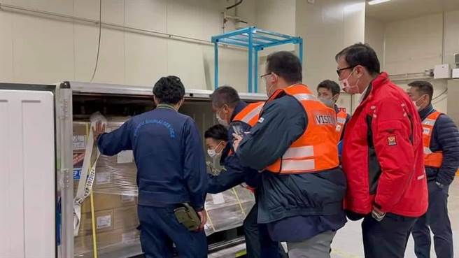 日本援赠第三批AZ疫苗，谢长廷：今天检验完成。取自谢长廷脸书