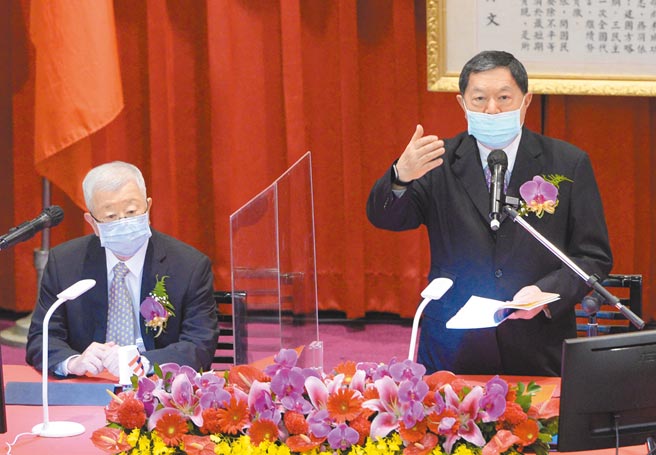 裕民股东会，董事长徐旭东说明公司状况。图／王德为