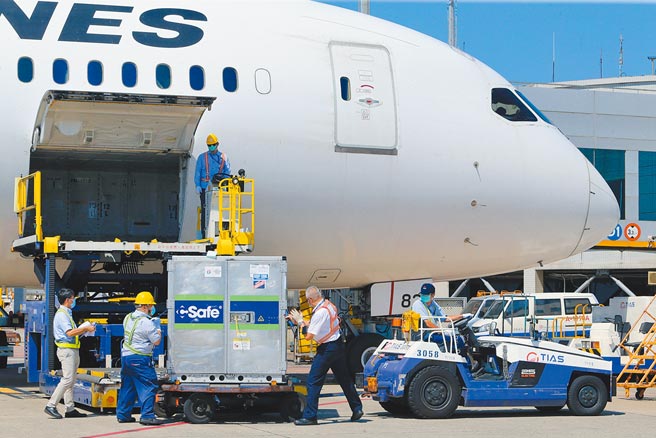 继先前两次赠送237剂AZ疫苗后，日本宣布第三度捐赠近100万剂给台湾。(本报资料照片)