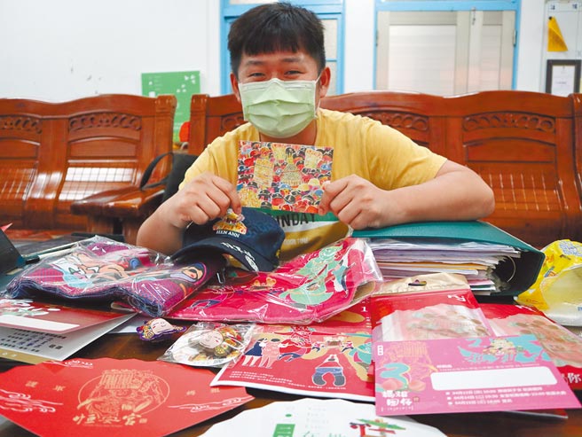 台南市六甲恆安宮近年來社群聲量不凡，幕後推手之一蕭士椉。（張毓翎攝）