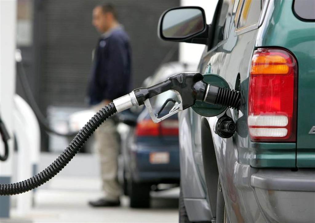 歐盟正式制定更激進的減碳目標，2035 年起 27 個會員國不得再賣燃油車