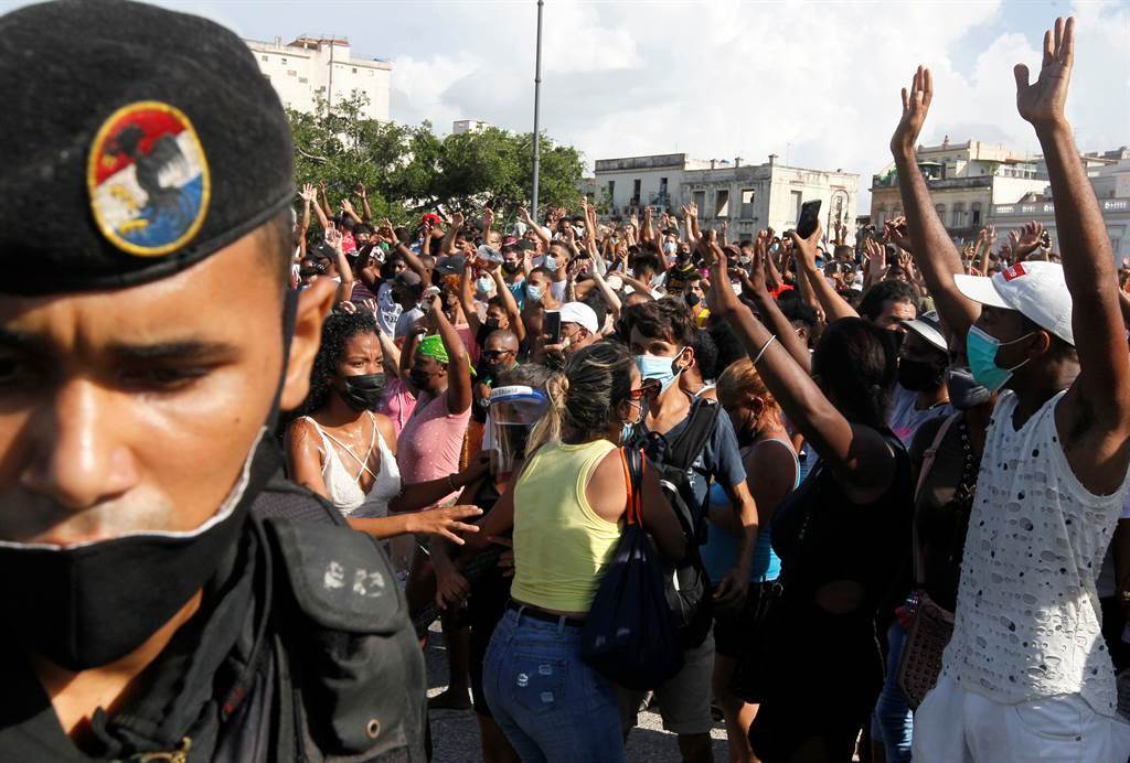 古巴罕见爆发反政府示威。（路透）(photo:ChinaTimes)