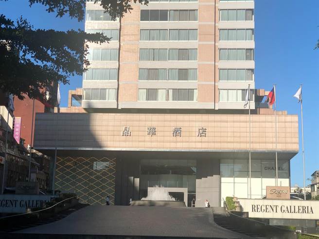 晶華酒店一樓的精品專櫃，傳出遭竊案件，警方已鎖定目標偵辦中。（翻攝照片）