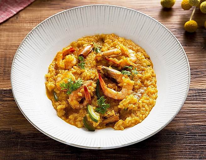 LA ONE「鲜虾咖哩炖饭」选用与店内同级无毒养殖白虾，品质不错。（图／LA ONE eshop）