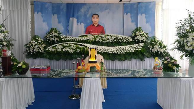 在乔友大楼火警中殉职的33岁勇消陈志帆，今天上午举行公祭告别式。（吴敏菁摄）