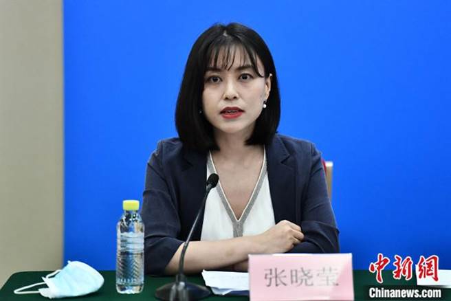 大陆全国人大常委会法工委行政法室处长张晓莹说明新修订《行政处罚法》。（中新社）