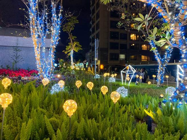 散步在夜晚点亮的灯光中也能拍上几张美照。(图/行遍天下提供)