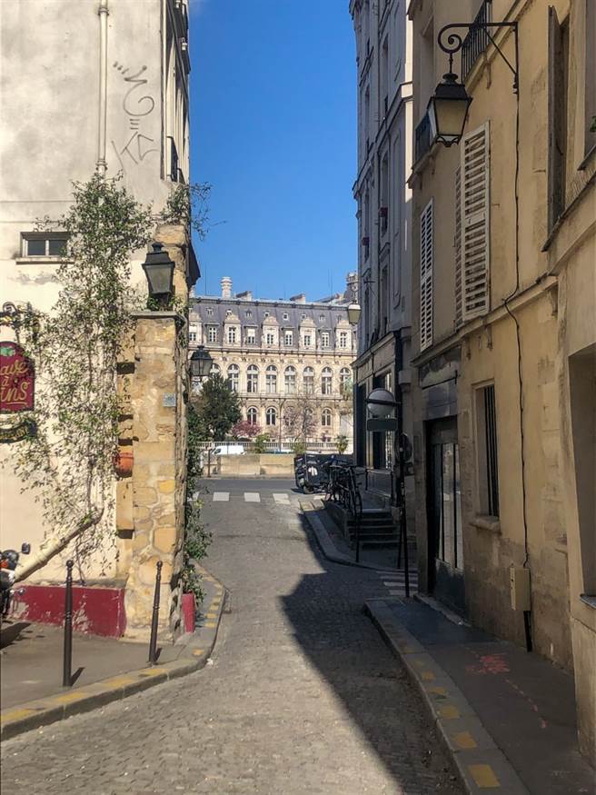 跟着导游一起线上走逛白鸽路。（图片提供：KLOOK）