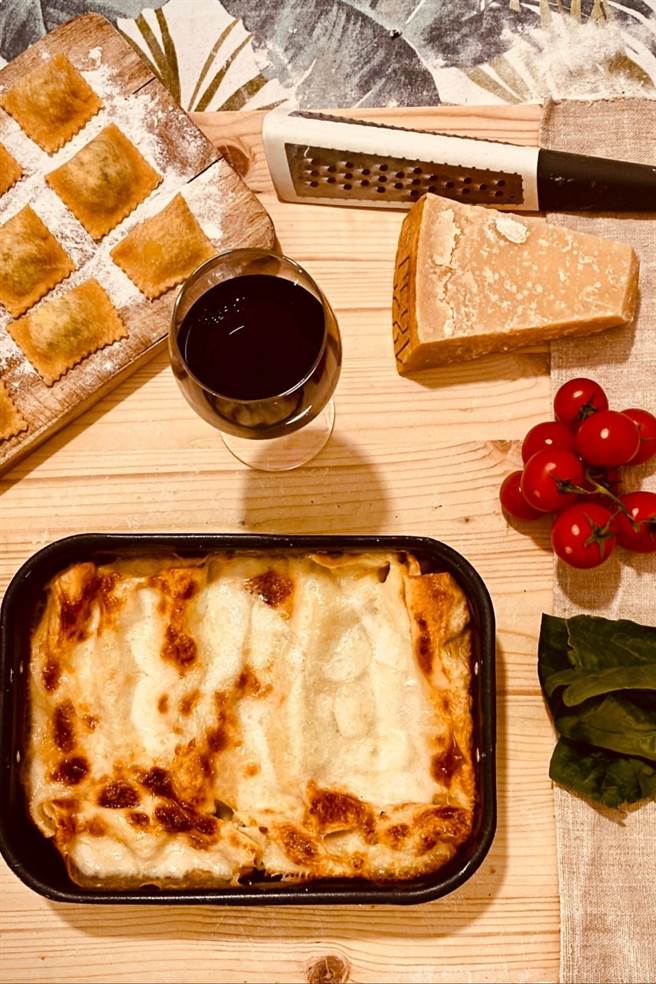 几乎每天推出新菜色麵条，可以选择多场参加。