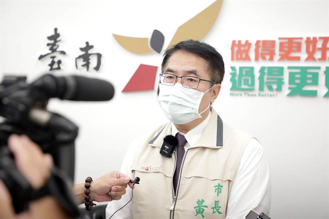 各县市陆续传出有疫苗混打现象，黄伟哲强调蓄意混打的当事人要对自己负起责任。(台南市政府提供／曹婷婷台南传真)