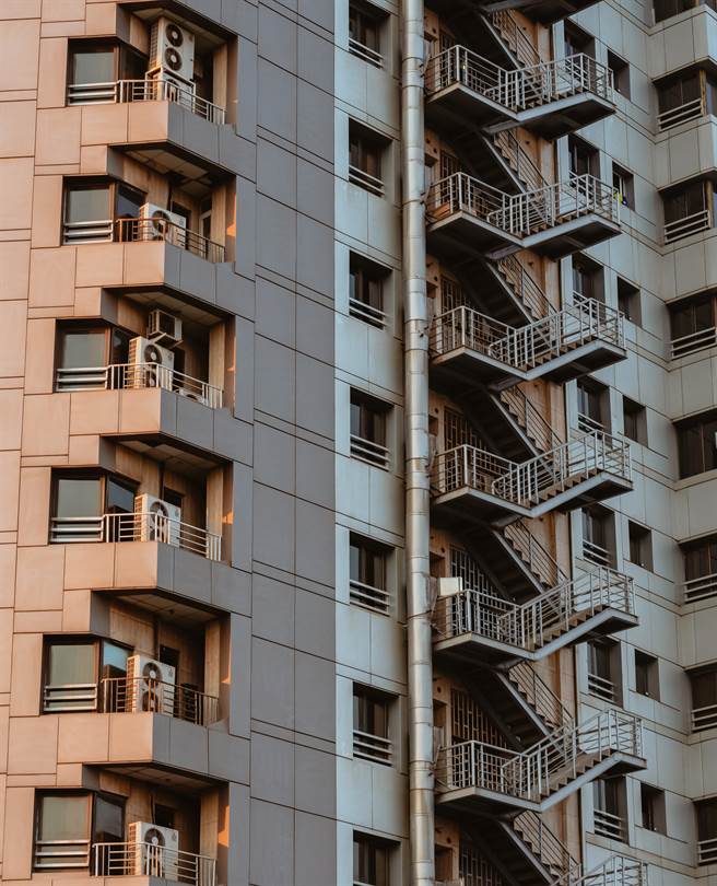 冷冻空调技术人员考取证照就是执业前的必备门槛。（图/取自Unsplash）