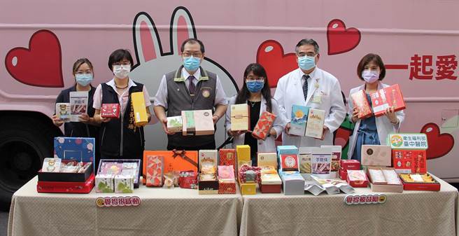 台中市工商发展投资策进会、台中市糕饼商业同业公会联合响应医护捐血活动，邀请糕饼业者暖心相挺。(台中市政府提供)
