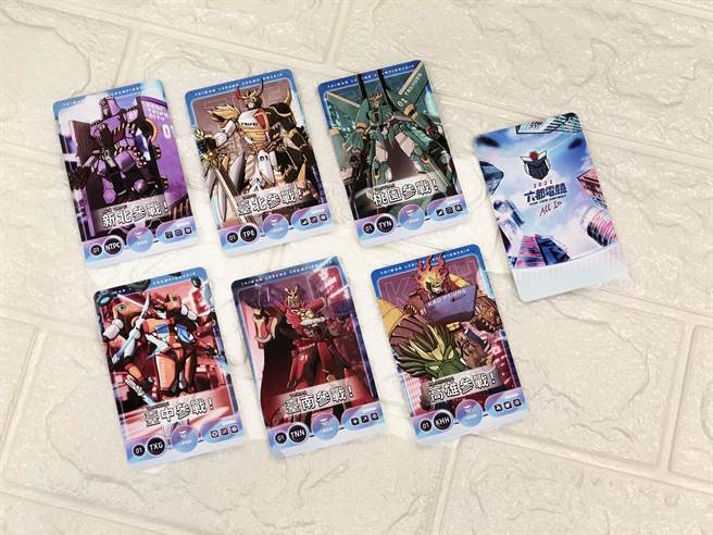 一卡通发行全新设计的六都代表电竞机甲队徽及赛事主视觉一卡通，供玩家们及粉丝们收藏。（一卡通公司提供／石秀华高雄传真）