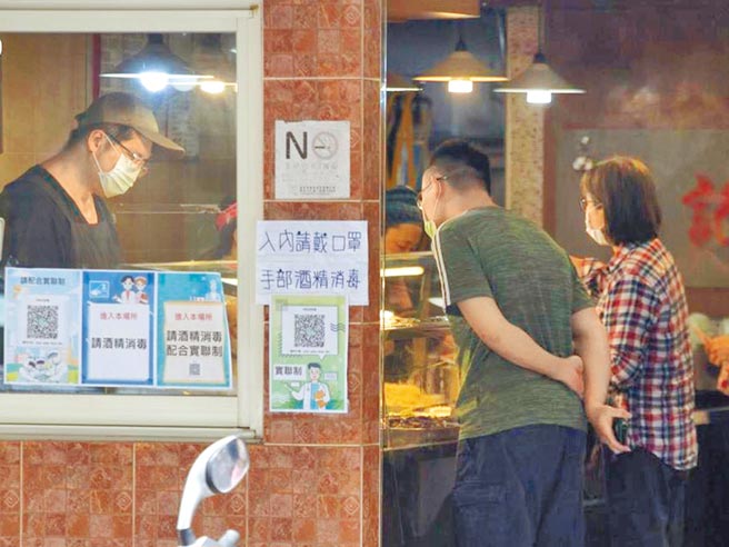 台北市长柯文哲端出纾困精进措施，5到7月社宅、国宅全面减租30％，预计有2万户受惠，承租公有场所作营业者也将减租75％。（本报资料照片）