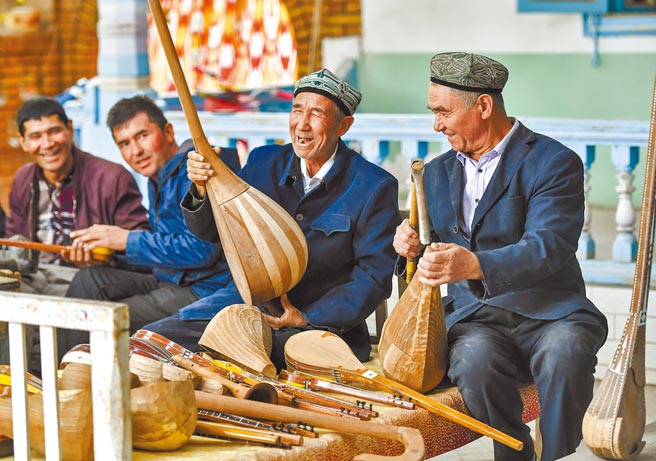 美國商務部以侵犯少數民族人權、存在「強迫勞動」為由，將4家新疆企業列入「實體清單」予以制裁。（中新社）