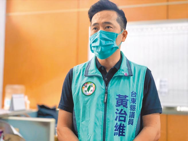 台东县府花4000万招待县民1日游挨轰，台东县议员黄治维批「不能接受公帑这样被浪费」。（蔡旻妤摄）