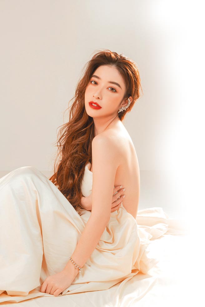 许维恩疫情期间成立香氛品牌，推出玫瑰精油酒精喷雾防疫产品。（维恩原创提供）