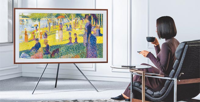 三星2021 Lifestyle TVs設計生活系列，The Frame美學電視，定價1萬7900元起。（三星提供）