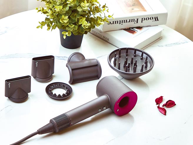 Dyson推全新抗毛躁吹嘴，即日起将成为Dyson Supersonic吹风机的标准配件之一，全新组合定价1万4600元。（Dyson提供）