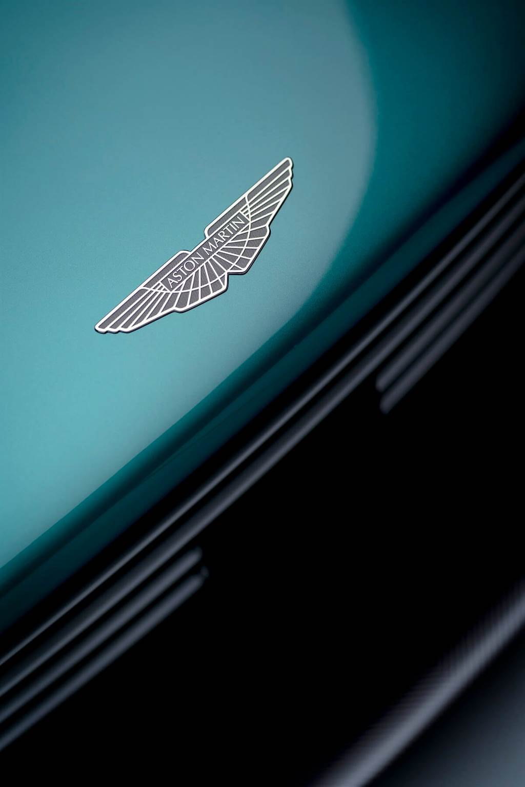Aston Martin Valhalla正式量產車亮相！目標：紐北賽道單圈6分30秒內
