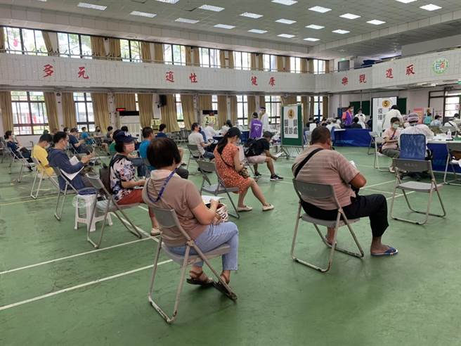 民眾大讚原以为会大排长龙，但现场规画良好，效率相当高。（姜霏摄）